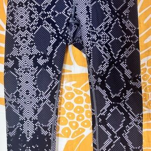 Lululemon wunder under crop high rise sz  6